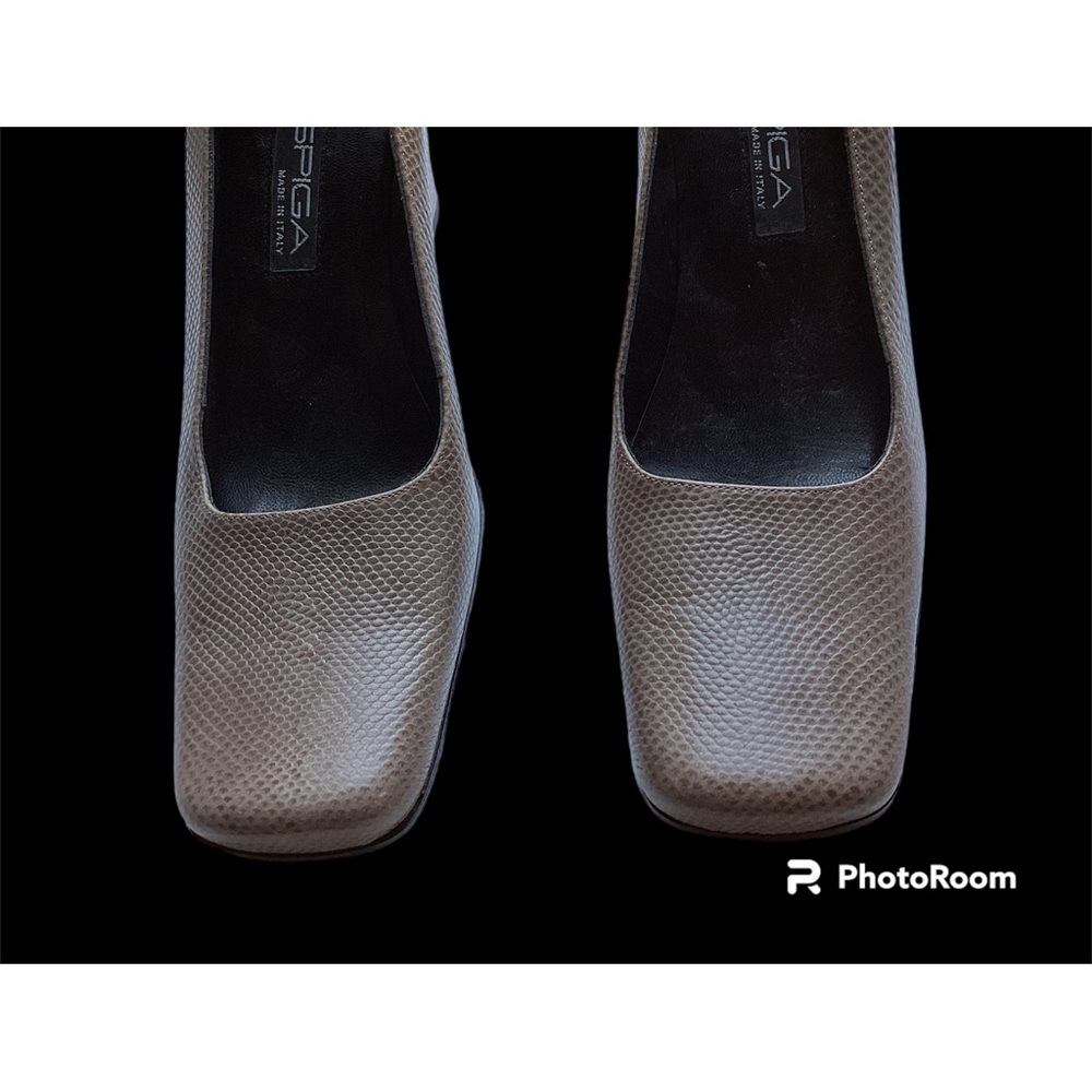 Via Spiga Classic Pump. Size 7.5